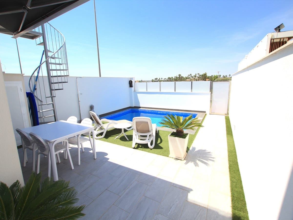 Chalet de 3 habitaciones en Daya Vieja en venta con piscina - 399.950 € (Ref: 9911747)