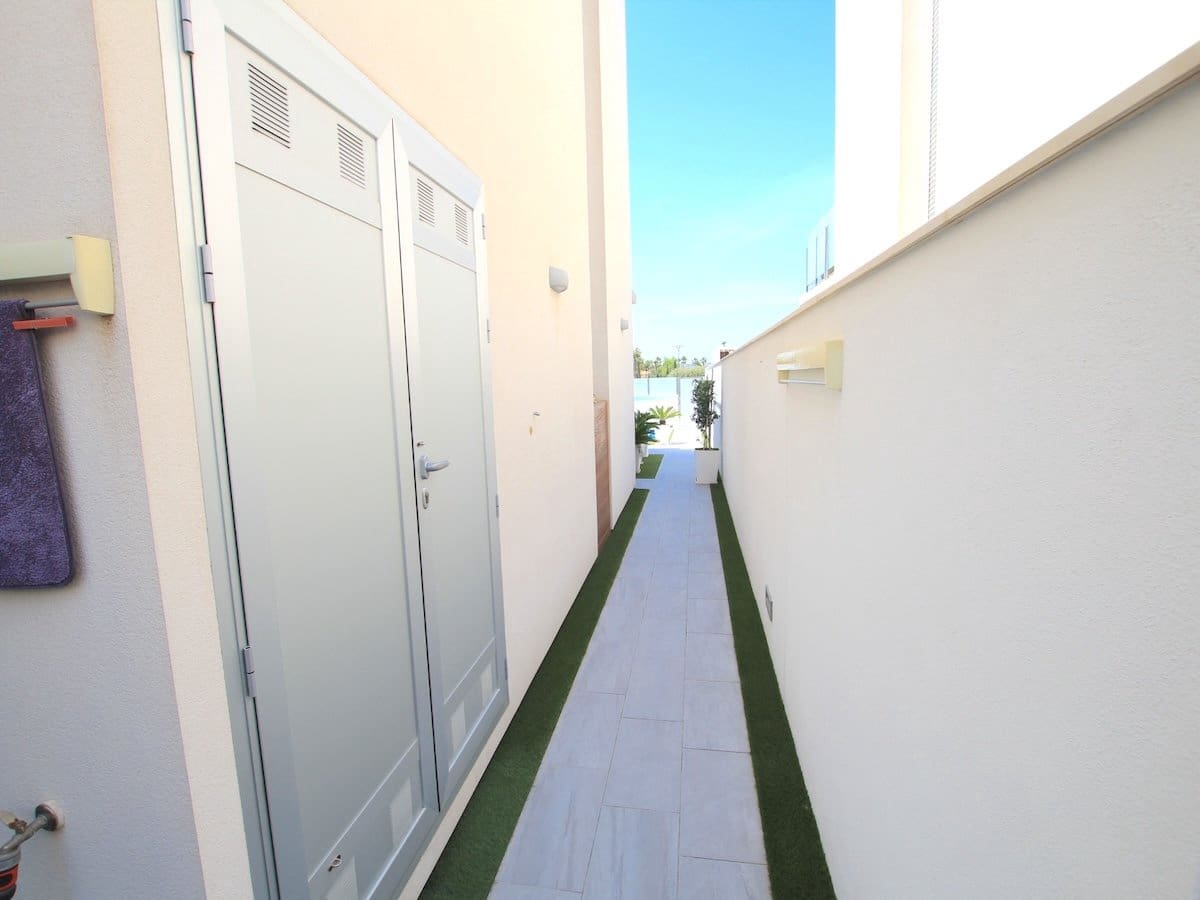 Chalet de 3 habitaciones en Daya Vieja en venta con piscina - 399.950 € (Ref: 9911747)