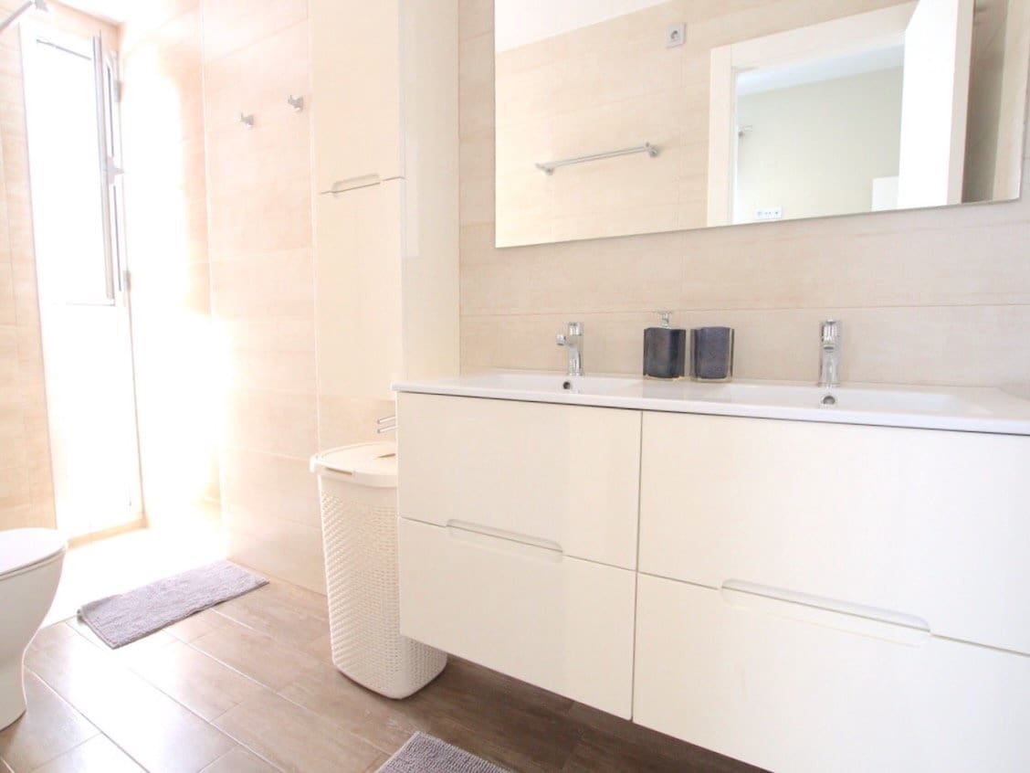 Chalet de 3 habitaciones en Daya Vieja en venta con piscina - 399.950 € (Ref: 9911747)