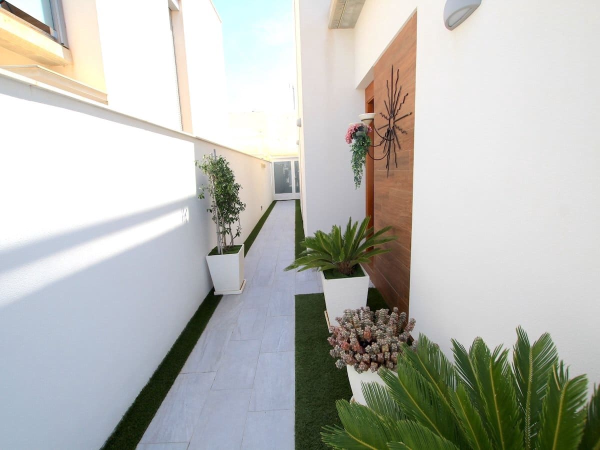 Chalet de 3 habitaciones en Daya Vieja en venta con piscina - 399.950 € (Ref: 9911747)