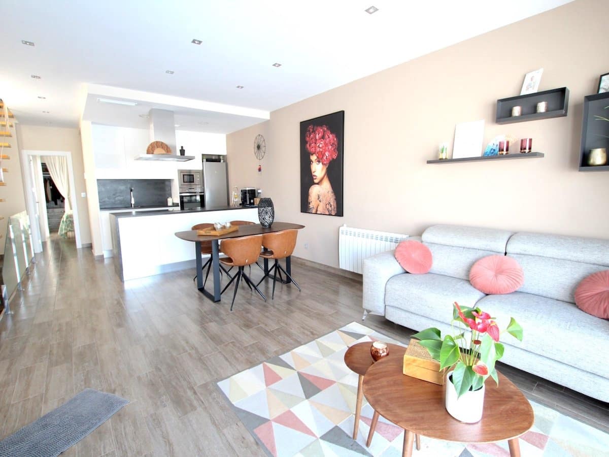 Chalet de 3 habitaciones en Daya Vieja en venta con piscina - 399.950 € (Ref: 9911747)