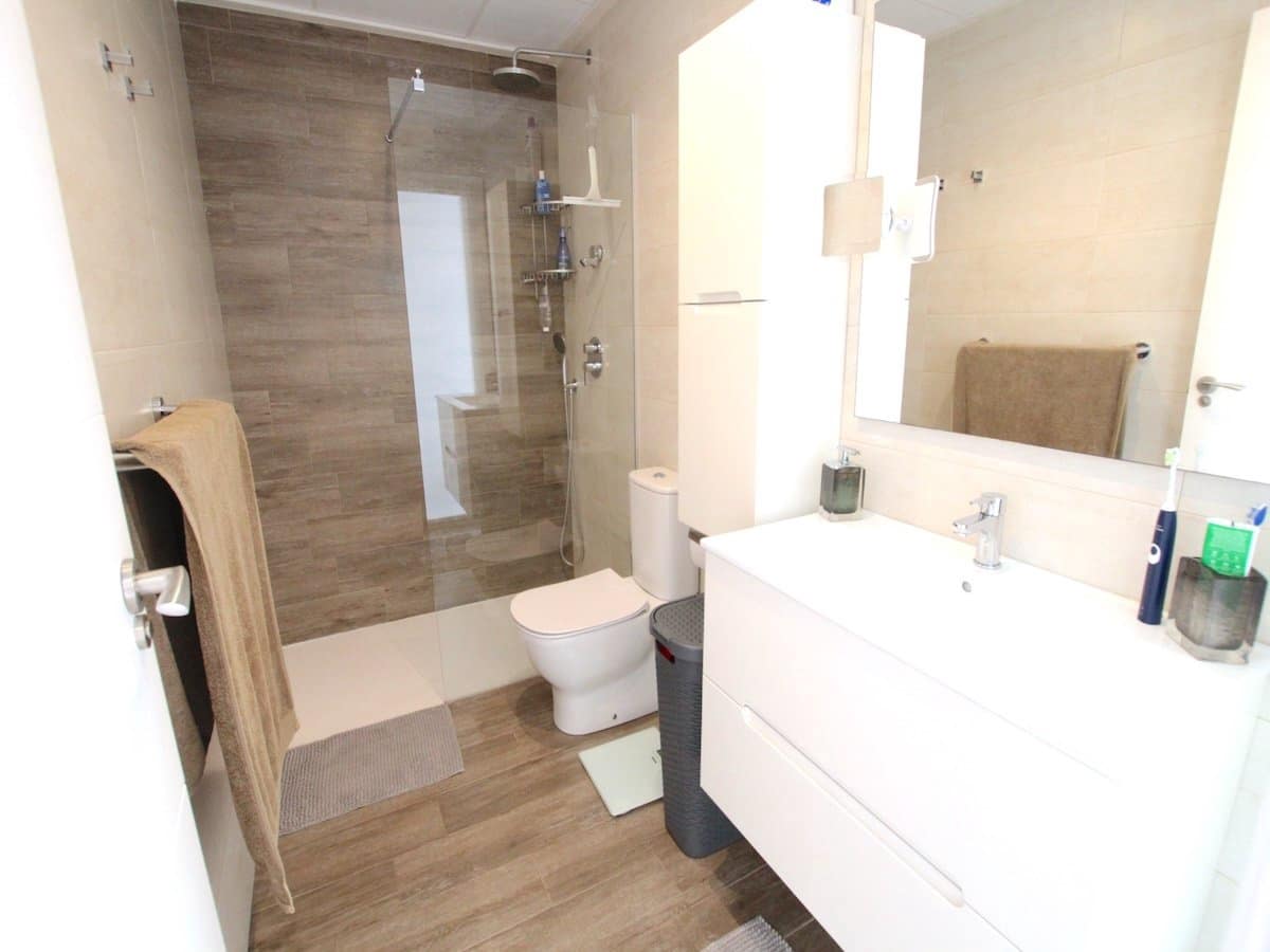 Chalet de 3 habitaciones en Daya Vieja en venta con piscina - 399.950 € (Ref: 9911747)