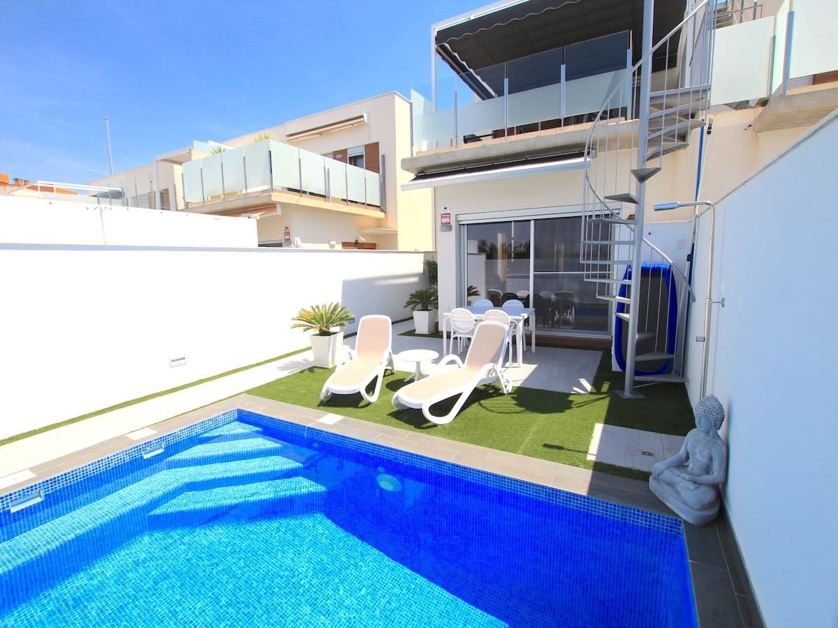 Chalet de 3 habitaciones en Daya Vieja en venta con piscina - 399.950 € (Ref: 9911747)