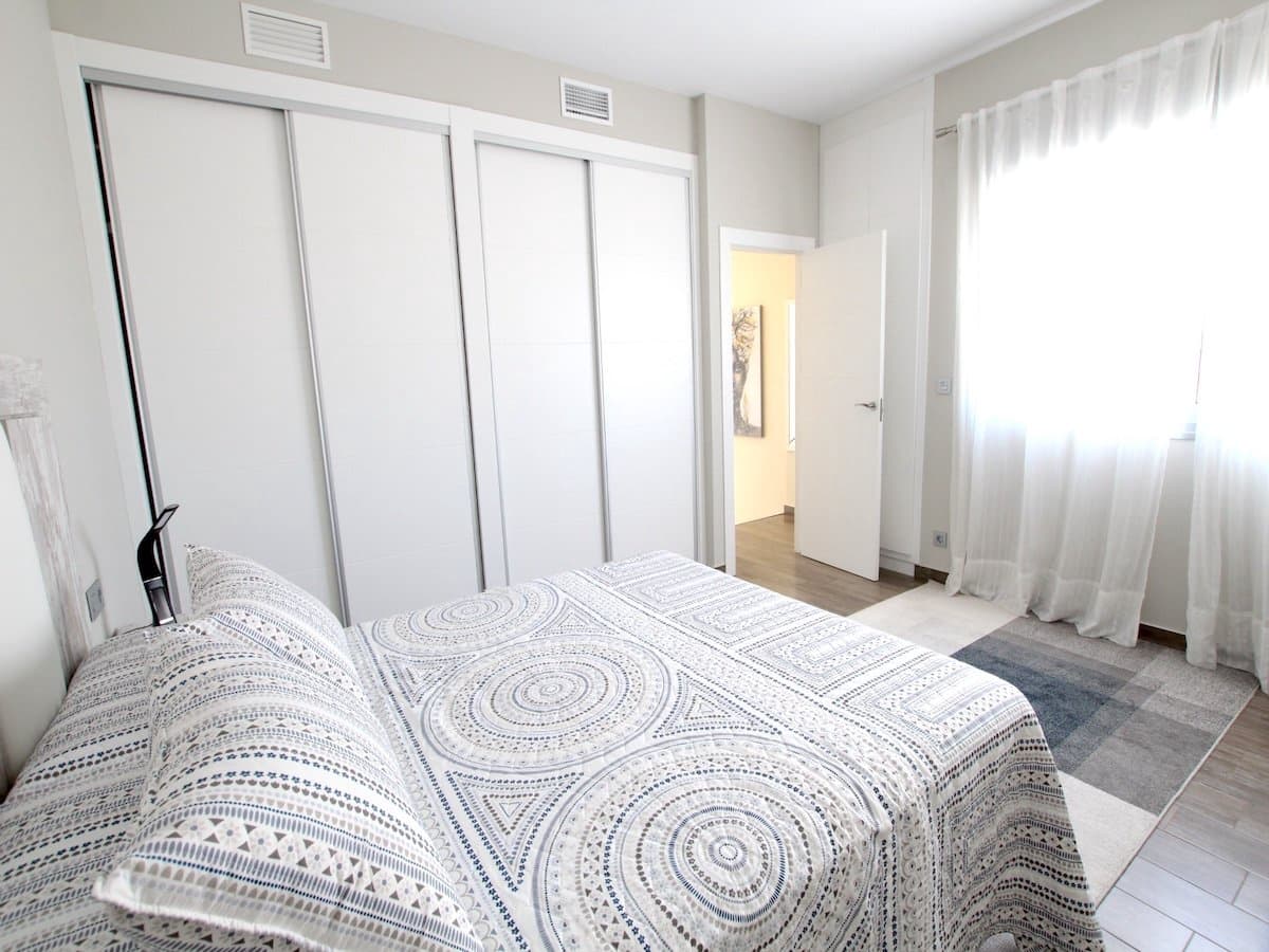 Chalet de 3 habitaciones en Daya Vieja en venta con piscina - 399.950 € (Ref: 9911747)