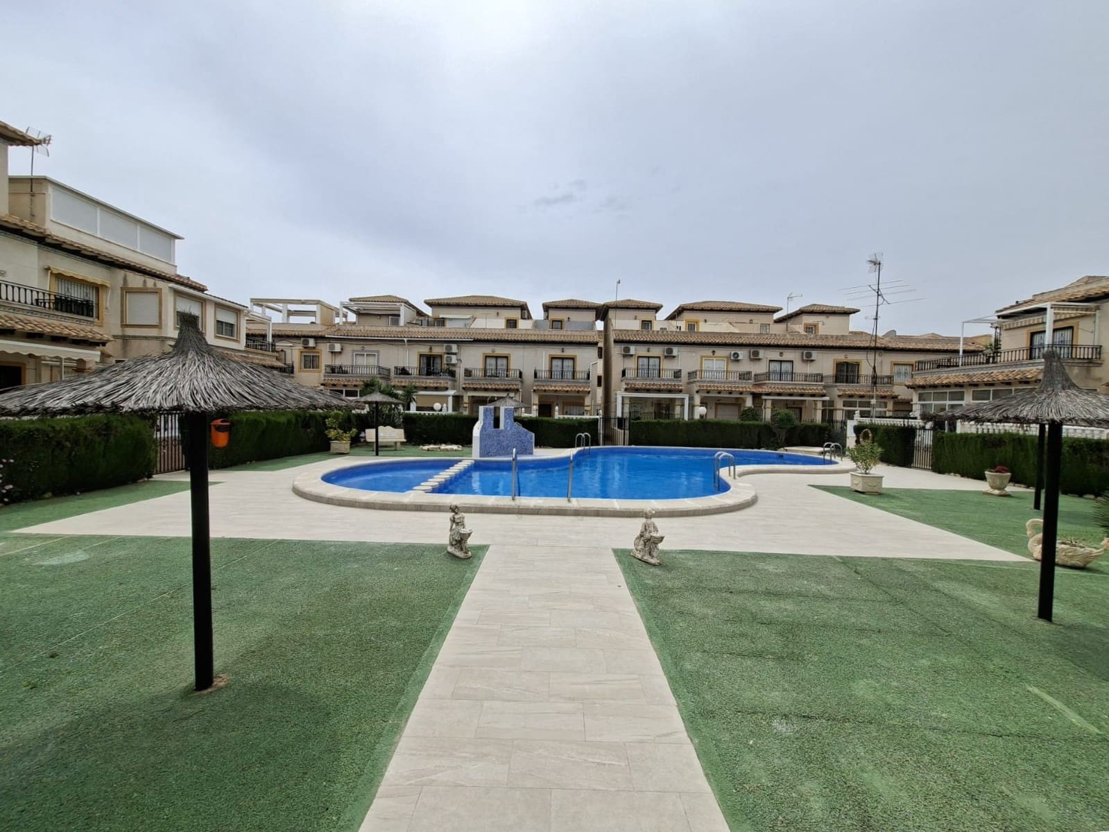 2 soverom Leilighet til salgs i Orihuela Costa med svømmebasseng - € 149 000 (Ref: 9921660)