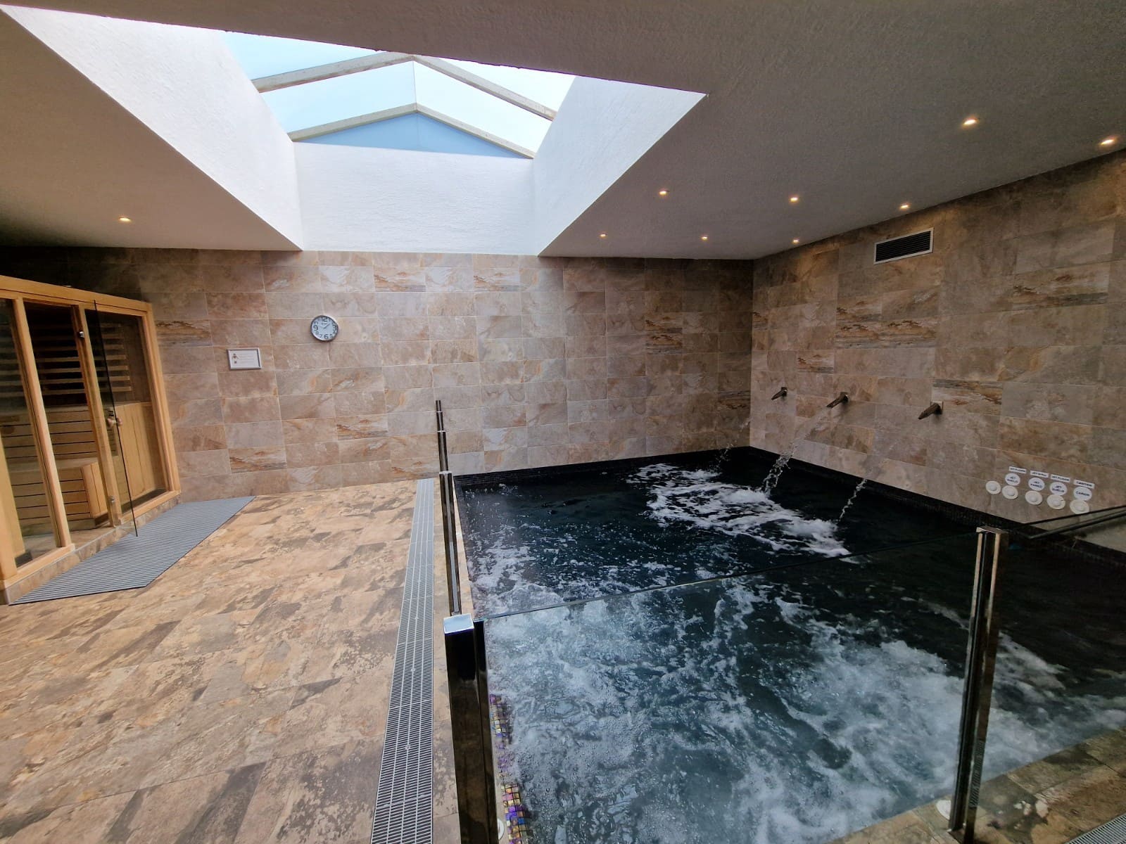 3 sypialnia Penthouse na sprzedaż w Guardamar del Segura z basenem garażem - 299 995 € (Ref: 9921926)