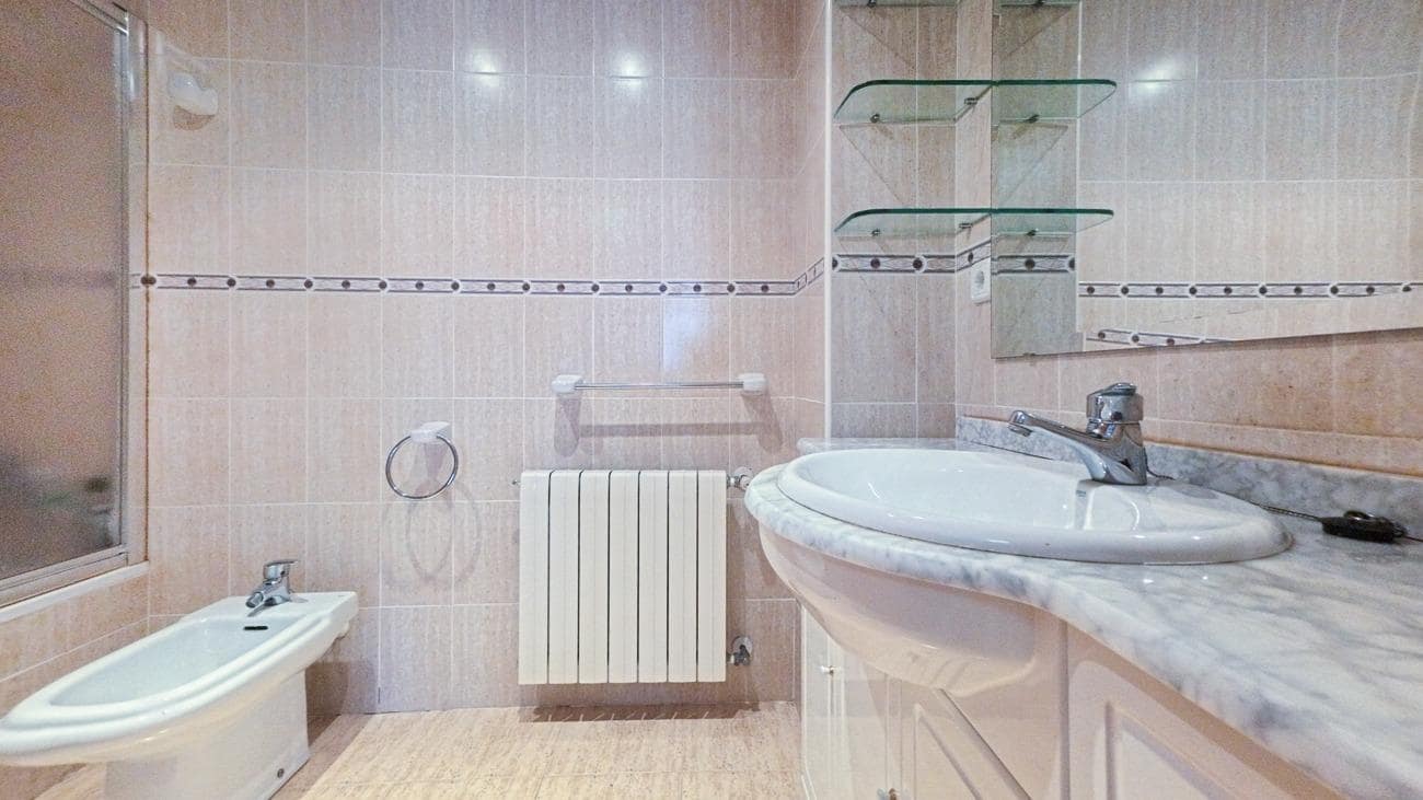 Apartamento de 3 habitaciones en Alfaz del Pi / L'Alfàs del Pi en venta con piscina garaje - 390.000 € (Ref: 9927397)