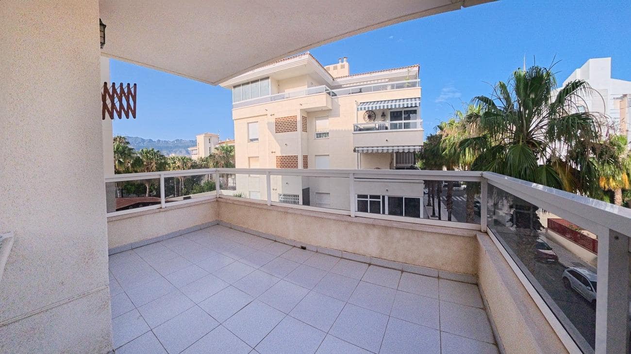 Apartamento de 3 habitaciones en Alfaz del Pi / L'Alfàs del Pi en venta con piscina garaje - 390.000 € (Ref: 9927397)