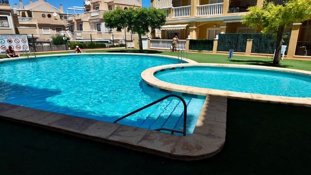 2 sovrum Takvåning till salu i Aguas Nuevas, Torrevieja med pool - 199 000 € (Ref: 9931317)