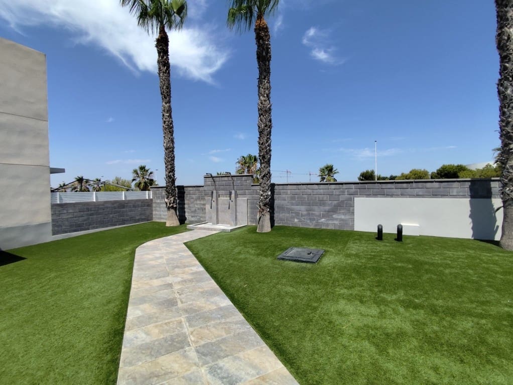 Casa de 4 habitaciones en Torrevieja en venta con piscina garaje - 395.000 € (Ref: 9934993)