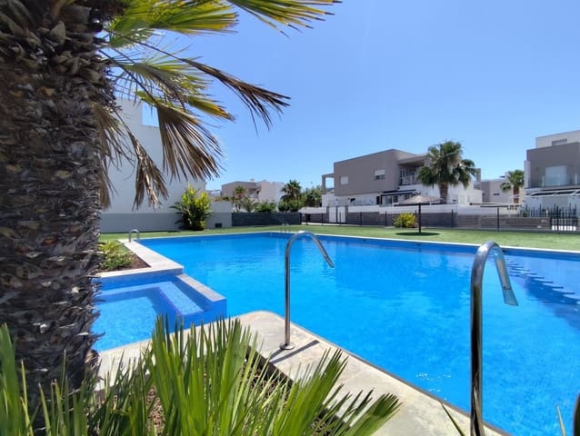 Casa de 4 habitaciones en Parque Acuático - Sector 25, Torrevieja en venta con piscina garaje - 399.000 € (Ref: 9934994)