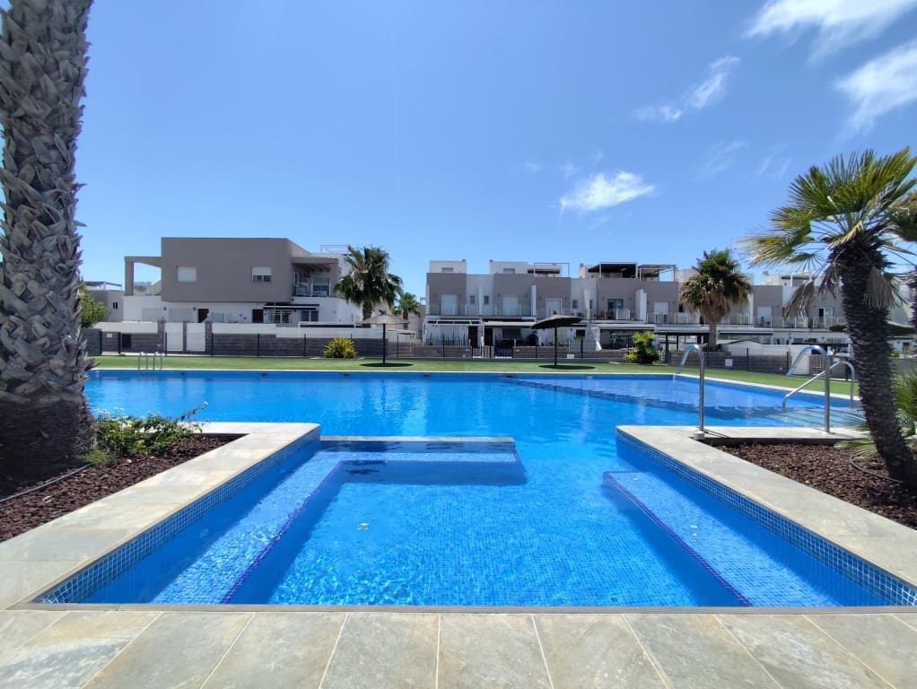 4 Zimmer Haus zu verkaufen in Torrevieja mit Pool Garage - 395.000 € (Ref: 9934994)