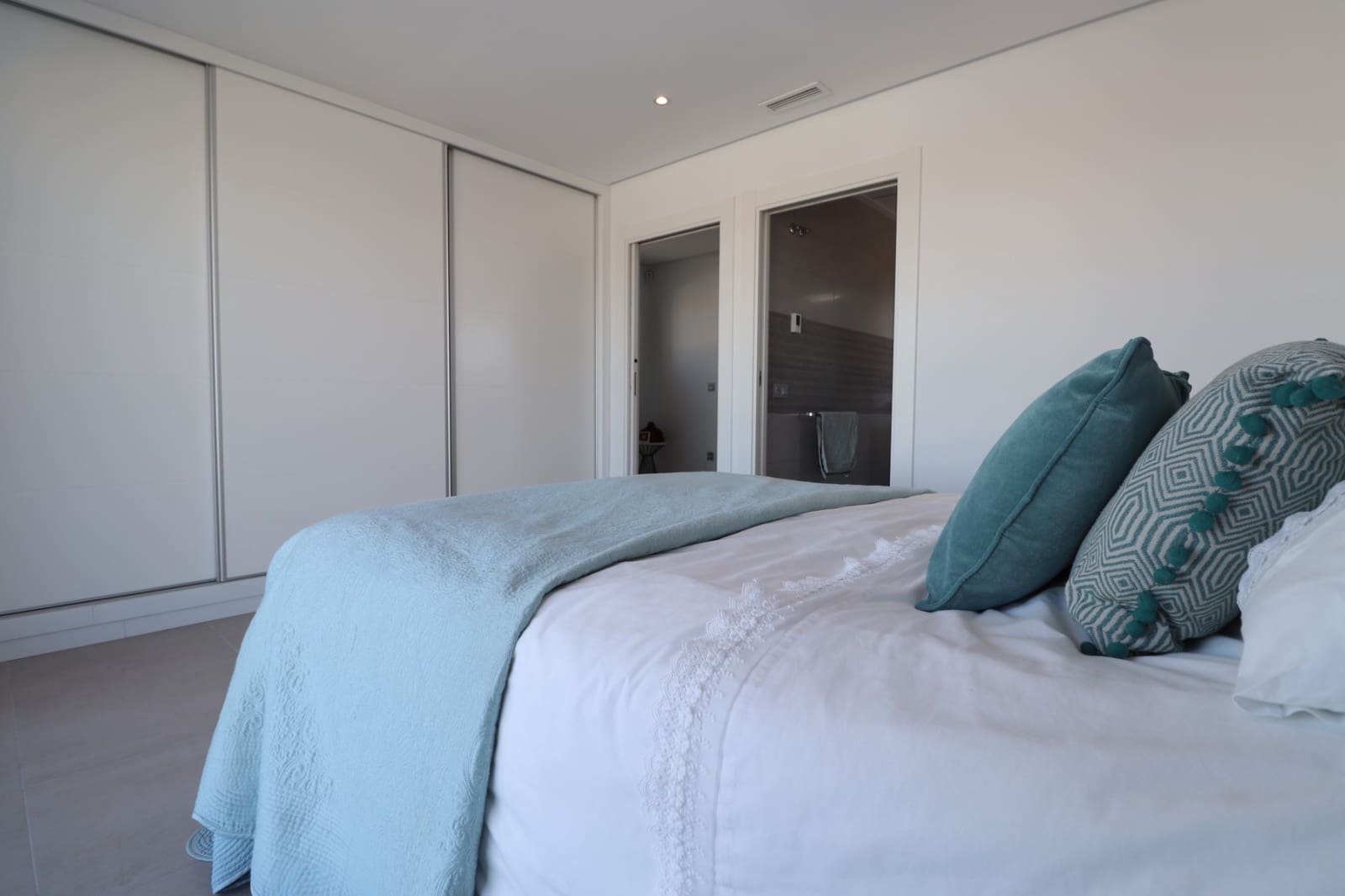 3 bedroom Villa for sale in Benimar with pool garage - € 695,000 (Ref: 9935482)