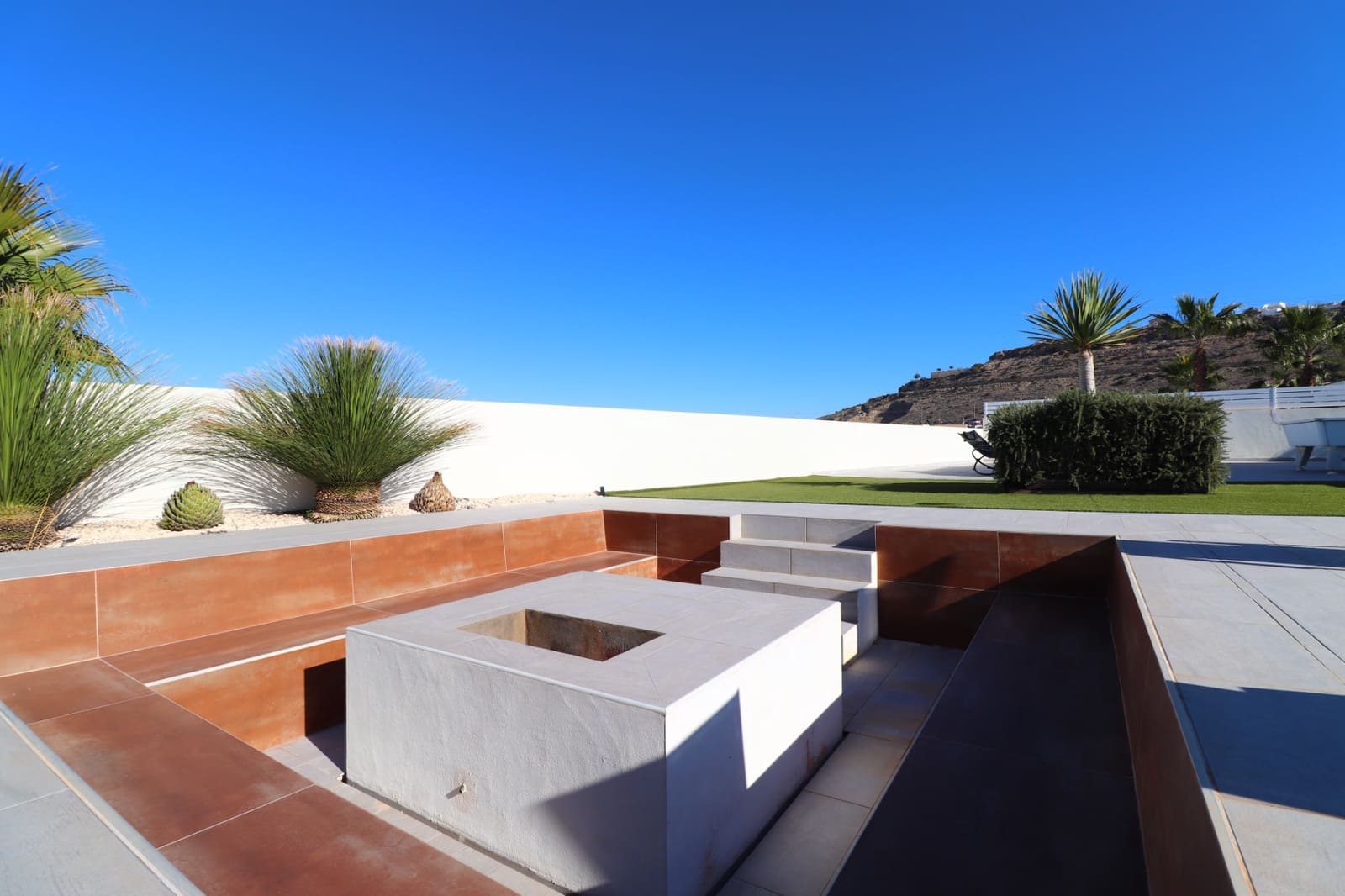 3 bedroom Villa for sale in Benimar with pool garage - € 695,000 (Ref: 9935482)
