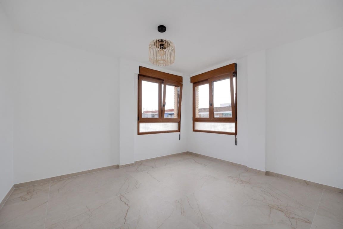 3 soverom Penthouse til salgs i Torrevieja - € 225 000 (Ref: 9973990)