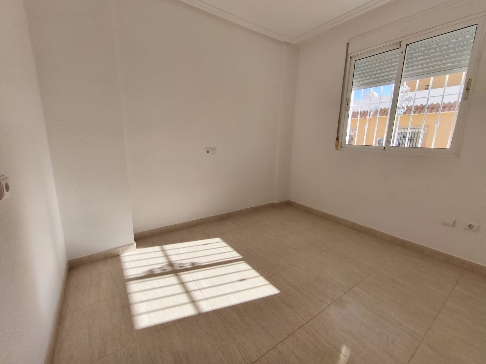 3 soveværelse Semi-Rækkehus til salg i Ciudad Quesada med swimmingpool garage - € 249.000 (Ref: 9999819)
