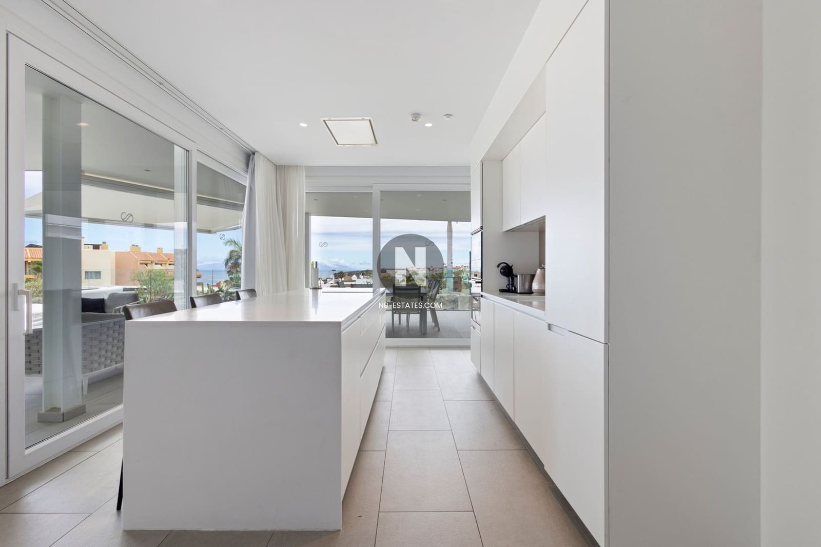 2 soverom Leilighet til salgs i La Caleta Adeje med svømmebasseng - € 2 000 000 (Ref: 10005993)