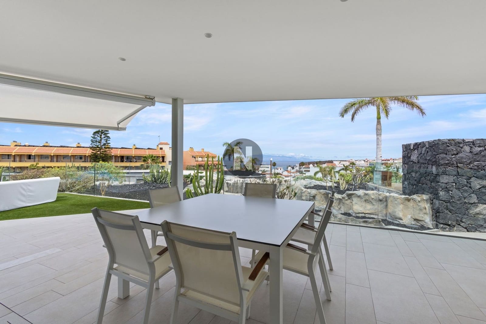 2 soverom Leilighet til salgs i La Caleta Adeje med svømmebasseng - € 2 000 000 (Ref: 10005993)