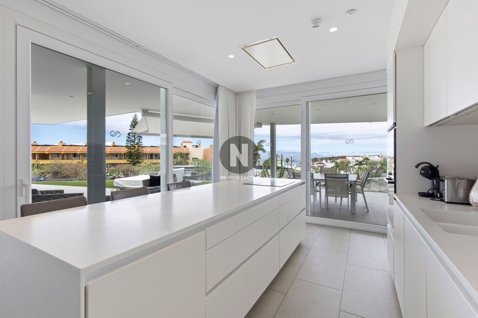 2 soverom Leilighet til salgs i La Caleta Adeje med svømmebasseng - € 2 000 000 (Ref: 10005993)