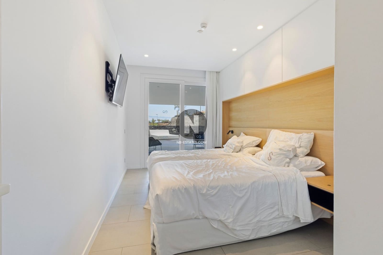 2 slaapkamer Flat te koop in La Caleta Adeje met zwembad - € 1.700.000 (Ref: 10005994)