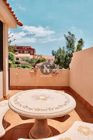 3 bedroom Villa for sale in El Medano, Granadilla de Abona with pool garage - € 555,000 (Ref: 10016297)
