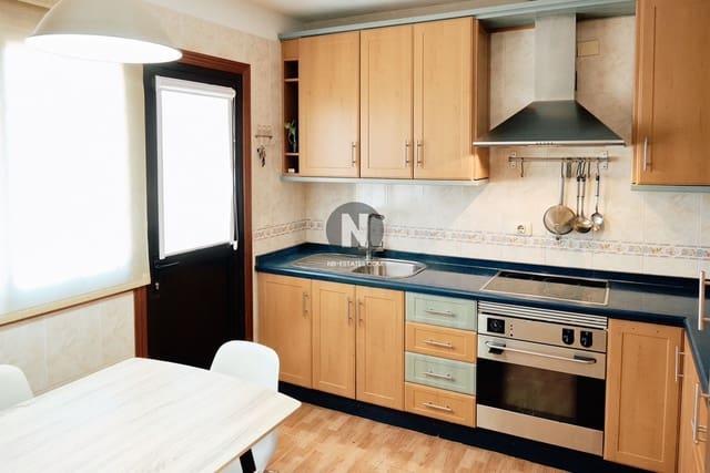 3 bedroom Villa for sale in El Medano, Granadilla de Abona with pool garage - € 555,000 (Ref: 10016297)