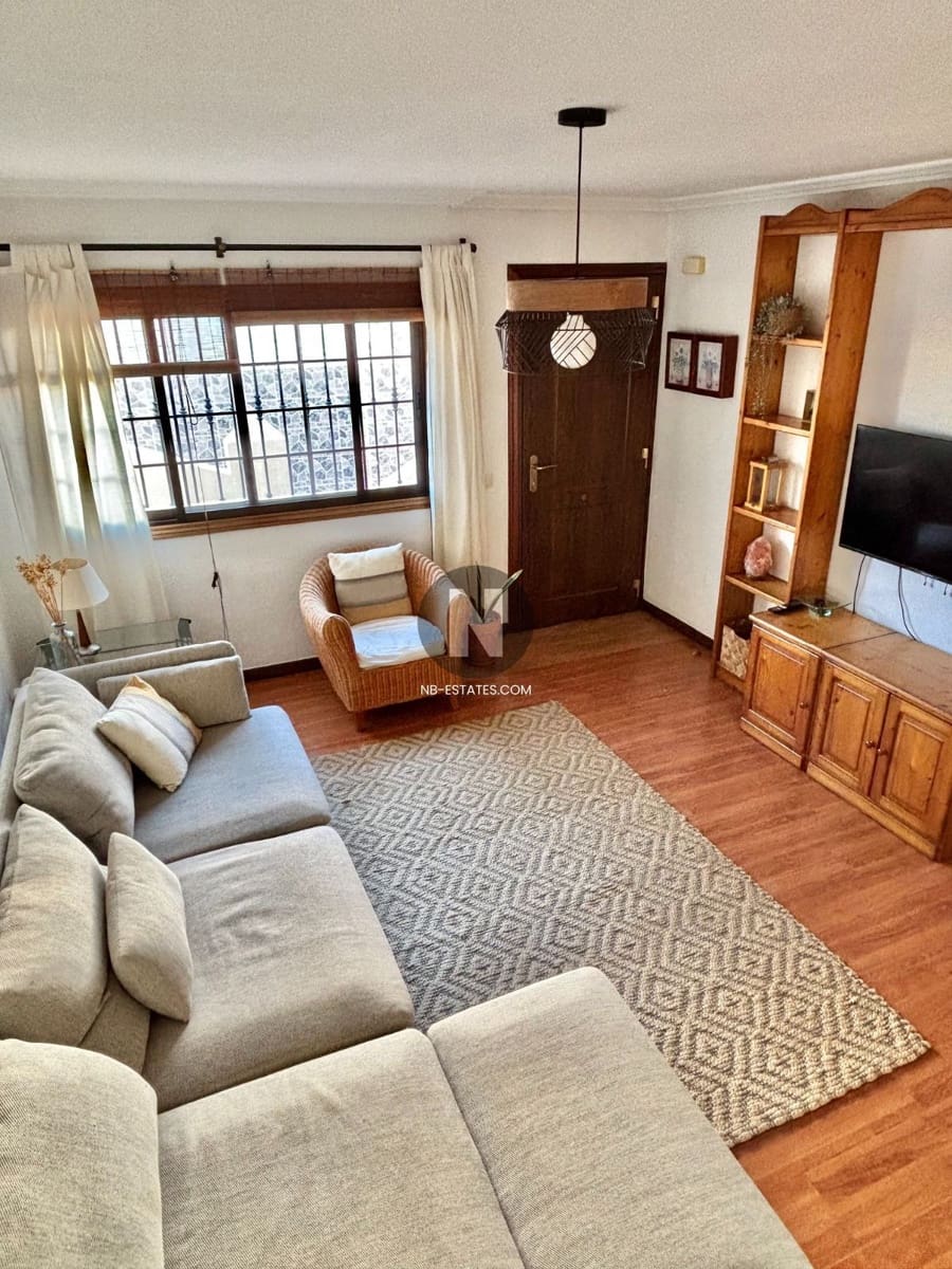 3 sypialnia Willa na sprzedaż w El Medano z basenem garażem - 555 000 € (Ref: 10016297)