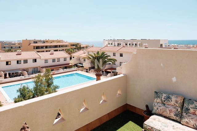3 bedroom Villa for sale in El Medano, Granadilla de Abona with pool garage - € 555,000 (Ref: 10016297)