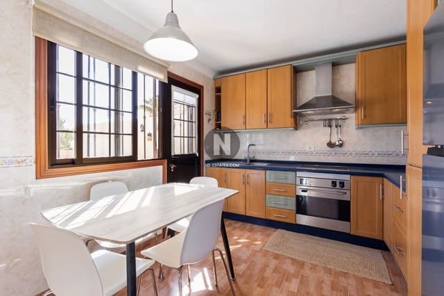 3 camera da letto Villa in vendita in El Medano, Granadilla de Abona con piscina garage - 555.000 € (Rif: 10016297)