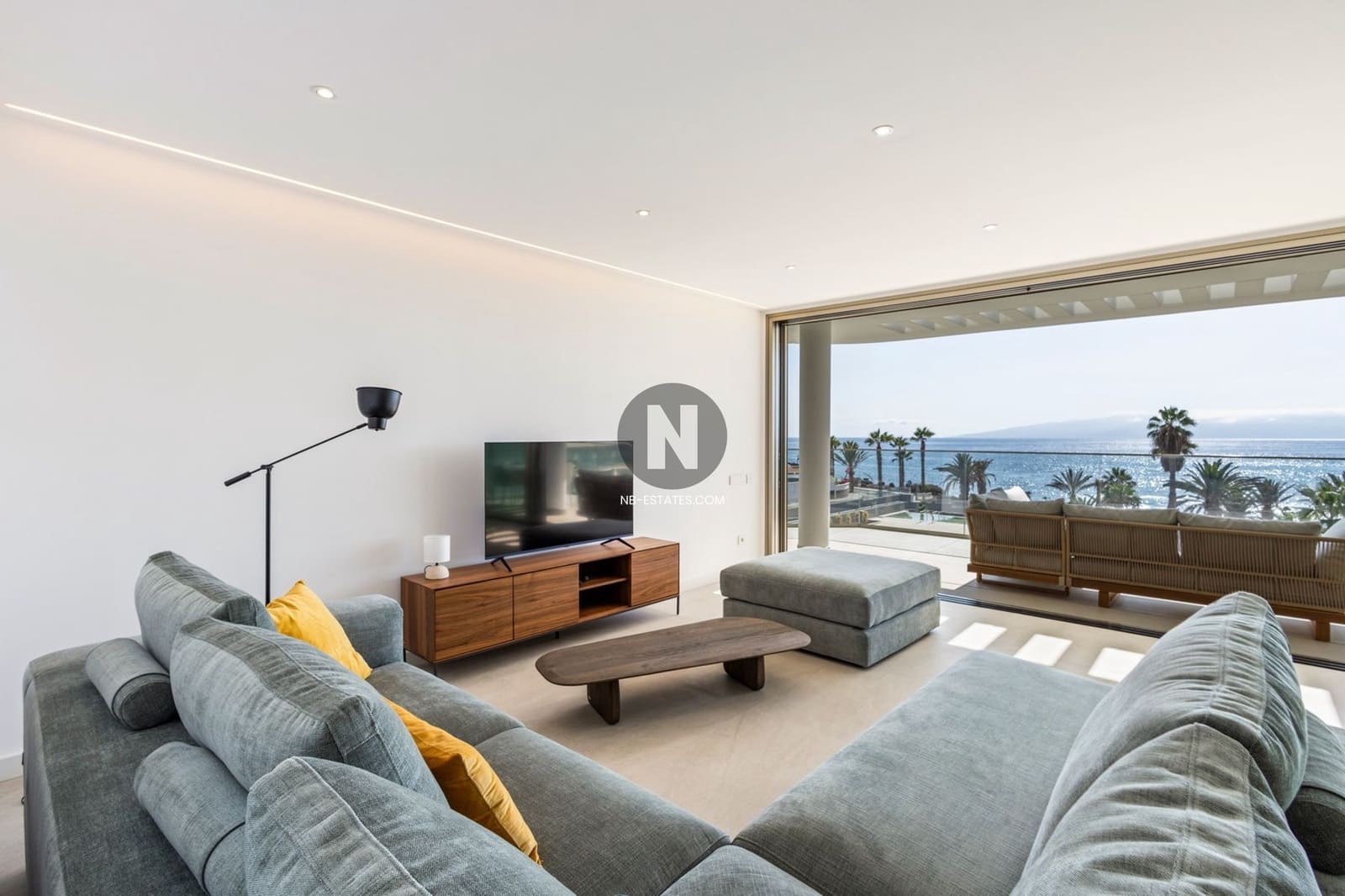 3 bedroom Flat for sale in Playa San Juan with pool garage - € 1,450,000 (Ref: 10024873)