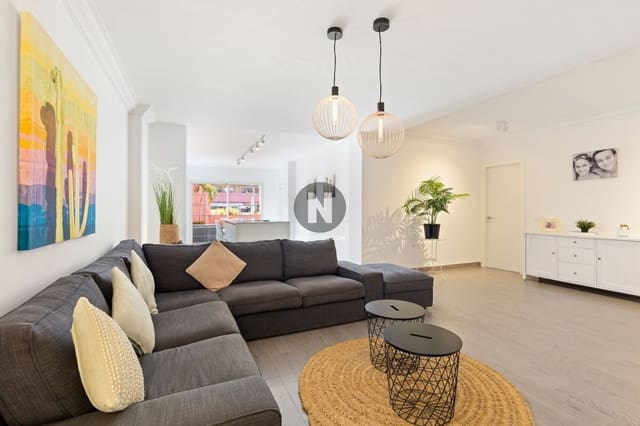 3 soverom Leilighet til salgs i Playa del Duque, Adeje med svømmebasseng - € 895 000 (Ref: 10049800)