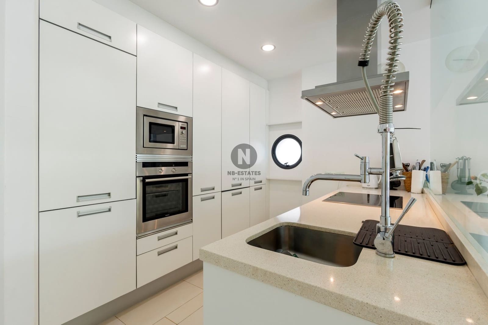 2 bedroom Flat for sale in Palm-Mar with pool garage - € 425,000 (Ref: 10054472)