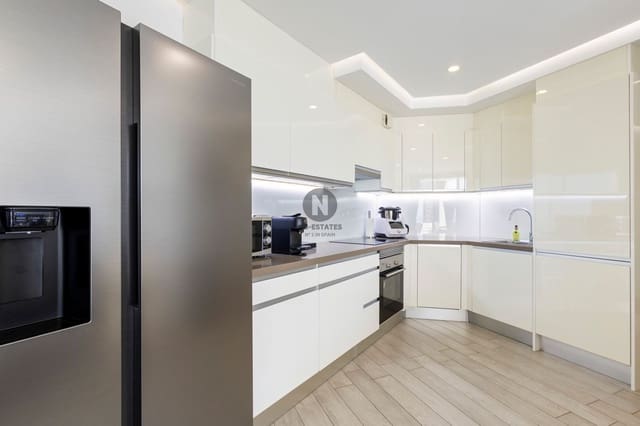 2 slaapkamer Flat te koop in Playa Paraiso, Adeje met zwembad garage - € 650.000 (Ref: 10099377)