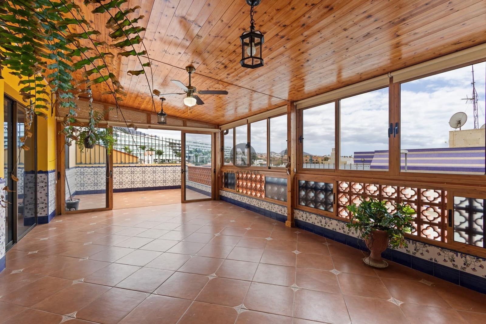 4 bedroom Flat for sale in La Caleta - € 735,000 (Ref: 10150482)