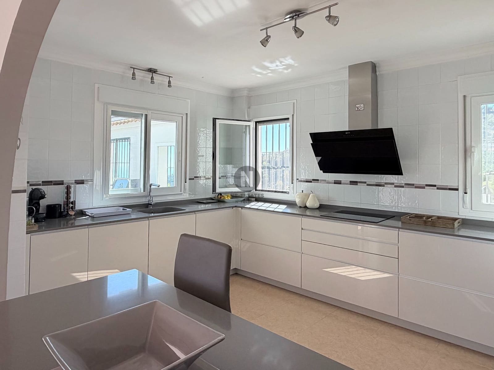 3 slaapkamer Villa te koop in Sayalonga met zwembad - € 875.000 (Ref: 10160445)