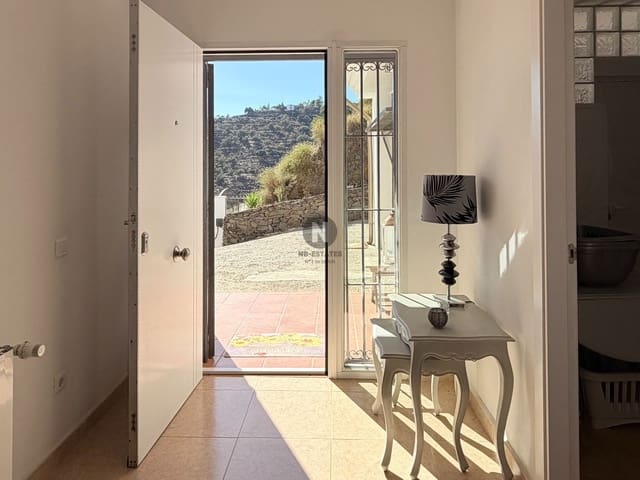 3 slaapkamer Villa te koop in Sayalonga met zwembad - € 875.000 (Ref: 10160445)