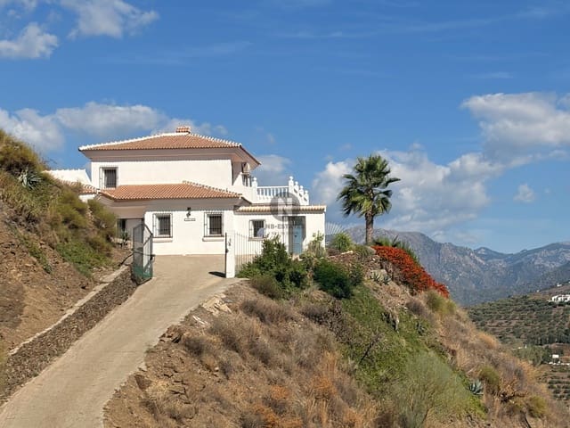 3 slaapkamer Villa te koop in Sayalonga met zwembad - € 875.000 (Ref: 10160445)
