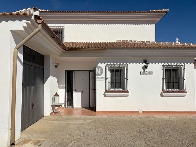 3 slaapkamer Villa te koop in Sayalonga met zwembad - € 875.000 (Ref: 10160445)