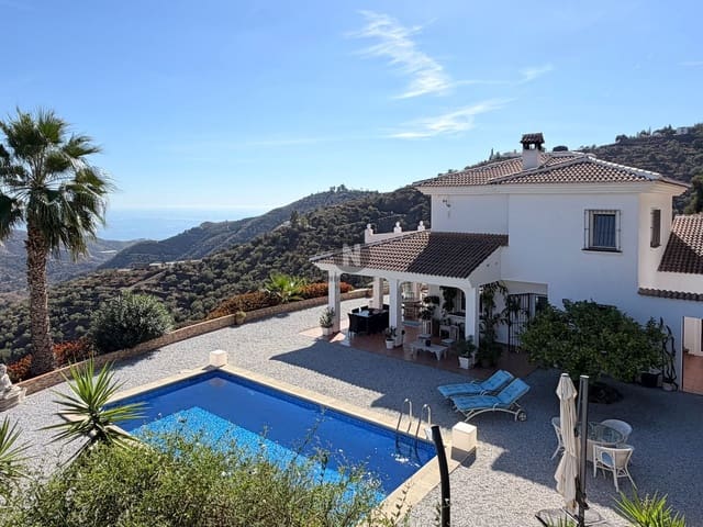 3 slaapkamer Villa te koop in Sayalonga met zwembad - € 875.000 (Ref: 10160445)