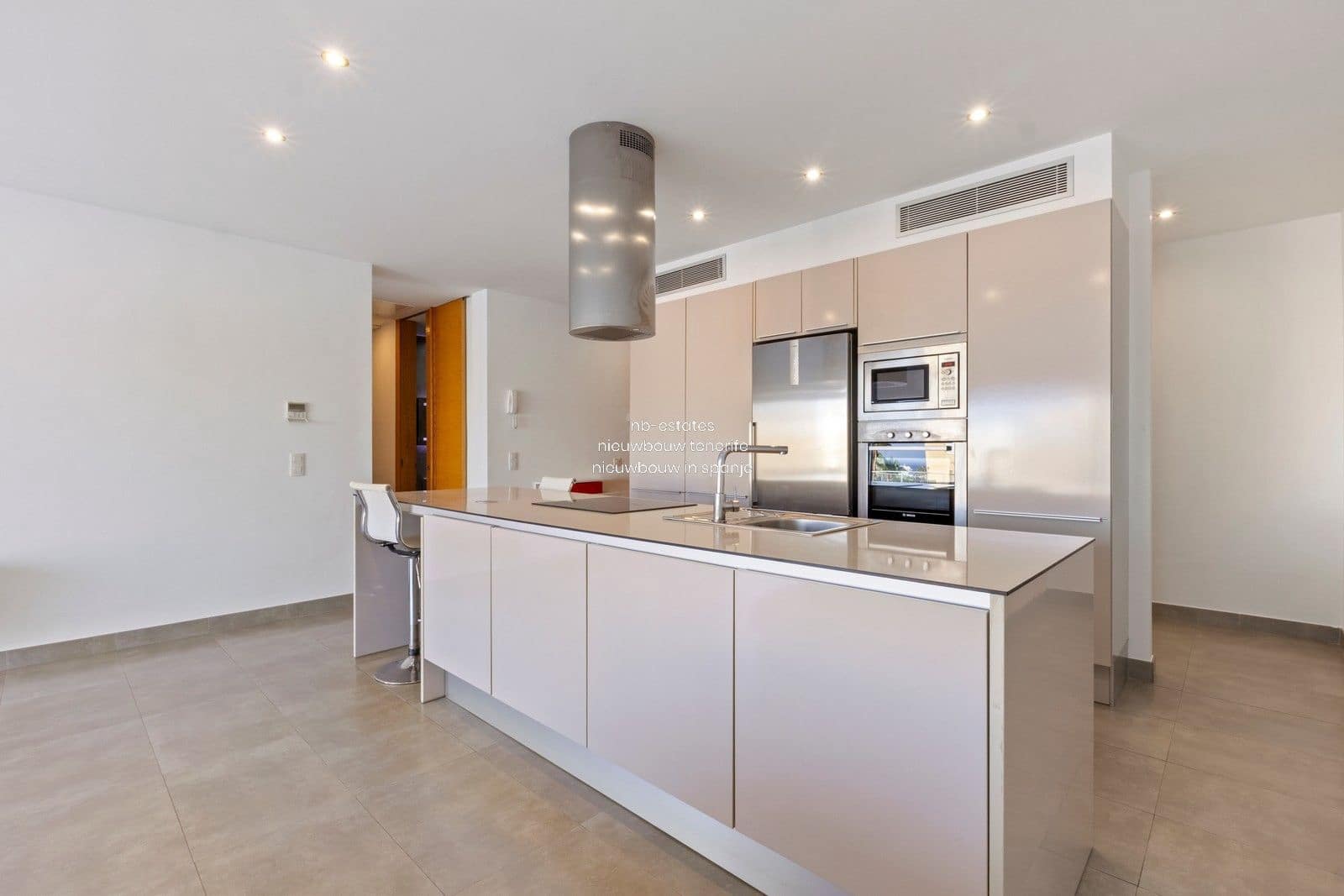 2 soveværelse Lejlighed til salg i La Caleta Adeje med swimmingpool garage - € 1.250.000 (Ref: 7138257)