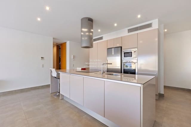 2 makuuhuone Asunto myytävänä paikassa La Caleta Adeje, Adeje mukana uima-altaan 
autotalli - 1 250 000 € (Ref: 7138257)