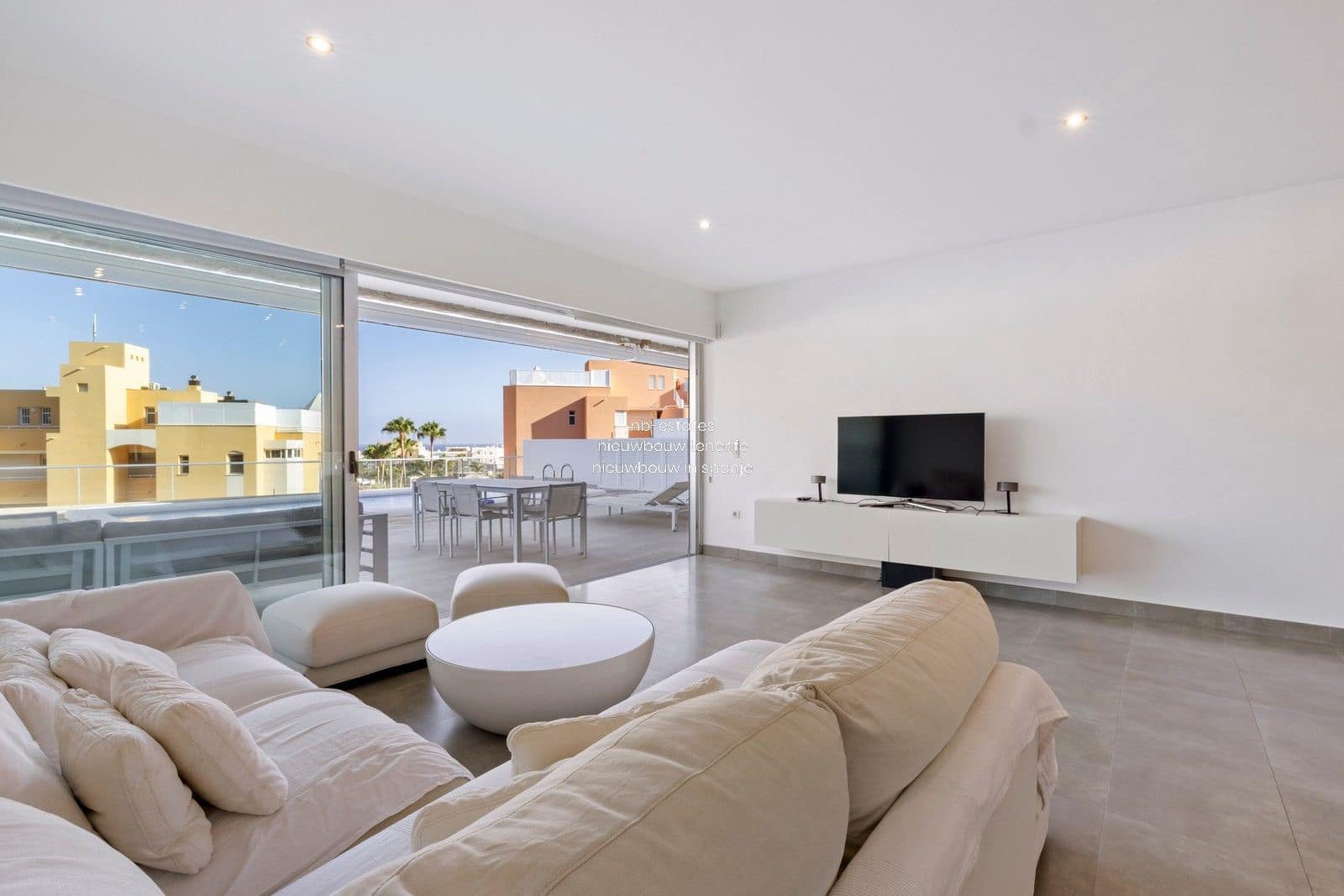 2 soveværelse Lejlighed til salg i La Caleta Adeje med swimmingpool garage - € 1.250.000 (Ref: 7138257)