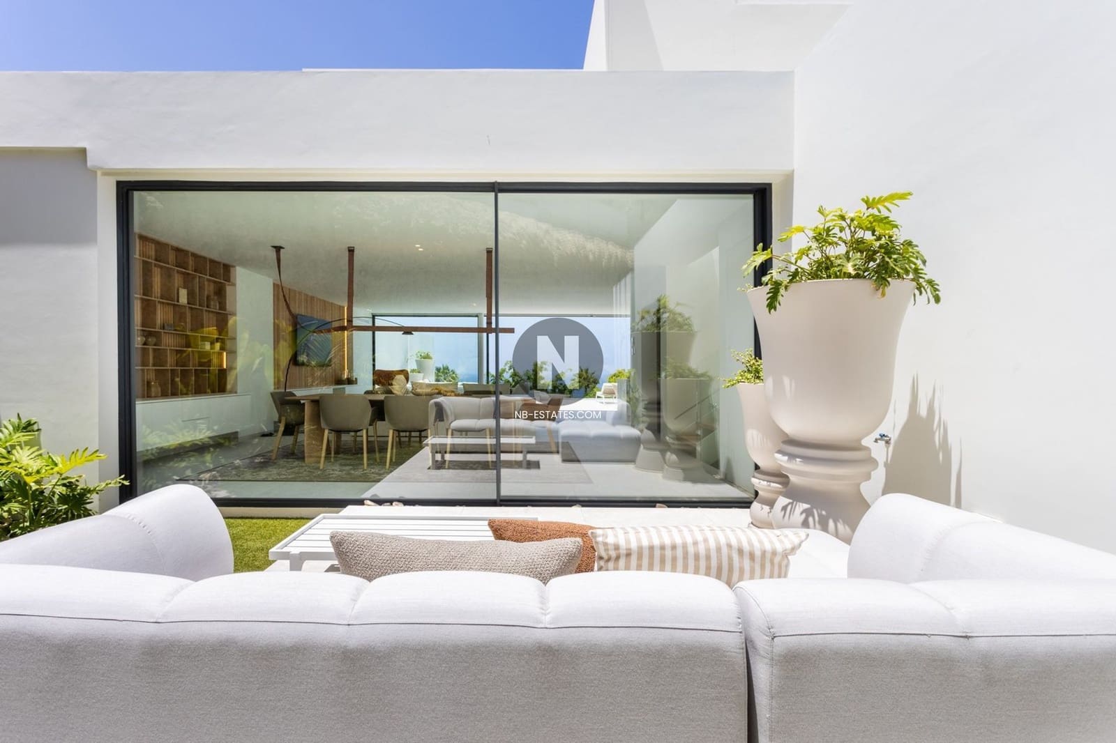 4 bedroom Villa for sale in Costa Adeje with pool - € 4,150,000 (Ref: 7369031)