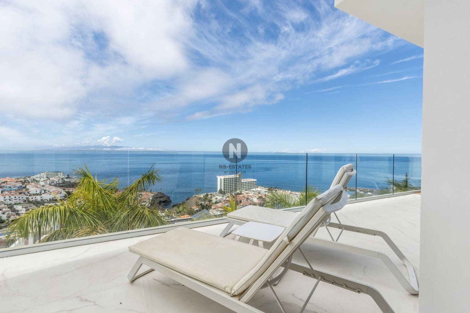 3 chambre Appartement à vendre à Los Gigantes avec piscine garage - 1 325 000 € (Ref: 8003469)