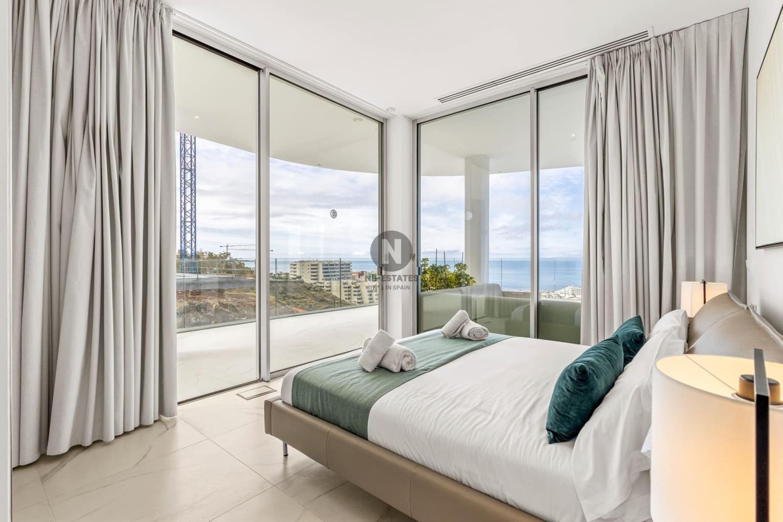 3 chambre Appartement à vendre à Los Gigantes avec piscine garage - 1 325 000 € (Ref: 8003469)