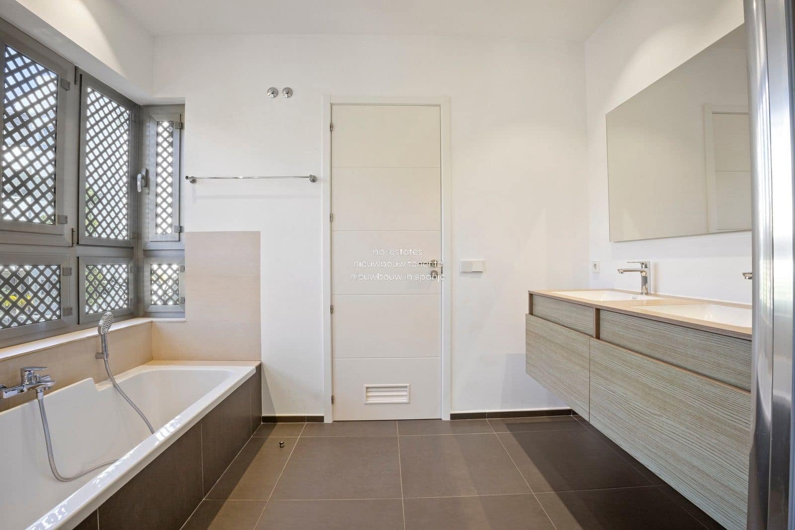 2 bedroom Flat for sale in Palm-Mar with pool garage - € 598,000 (Ref: 8456204)