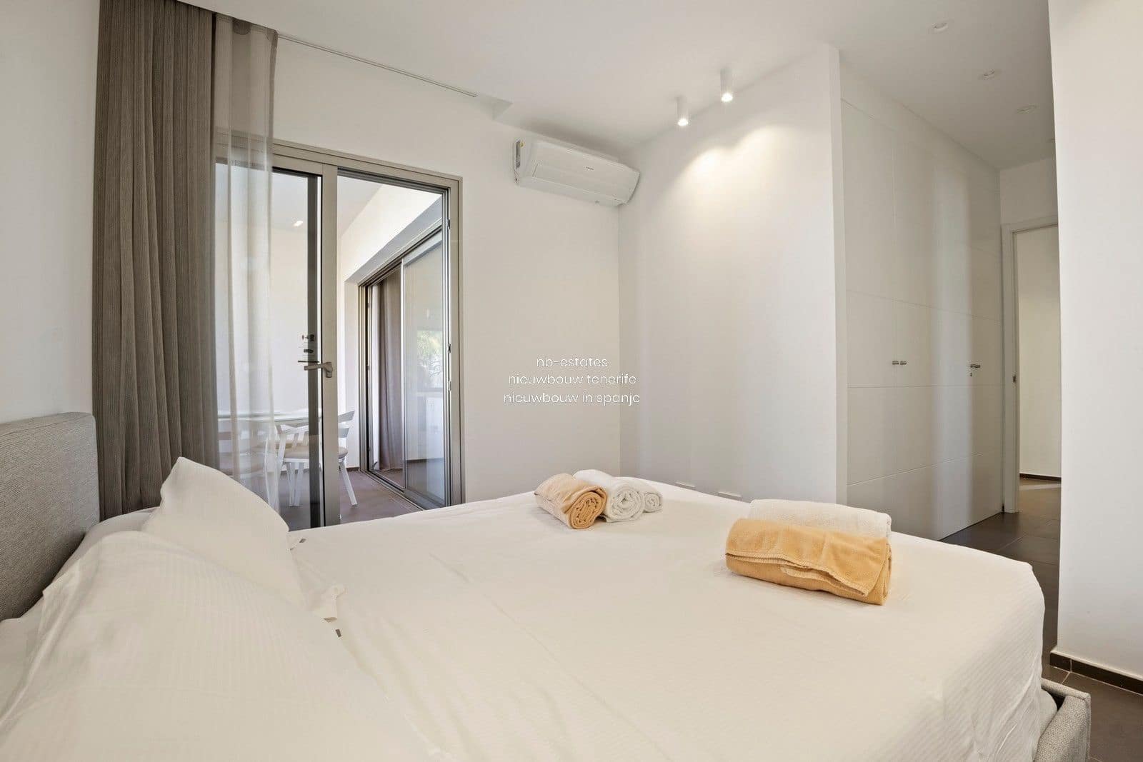 2 bedroom Flat for sale in Palm-Mar with pool garage - € 598,000 (Ref: 8456204)