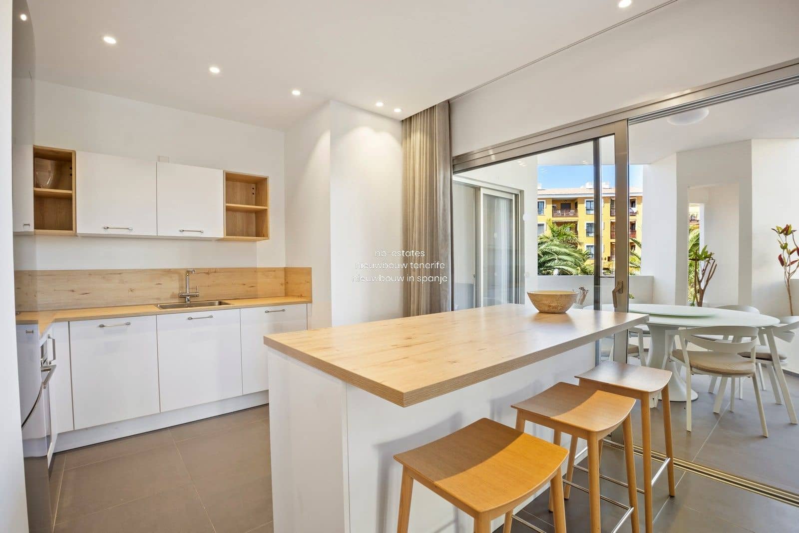 2 bedroom Flat for sale in Palm-Mar with pool garage - € 598,000 (Ref: 8456204)