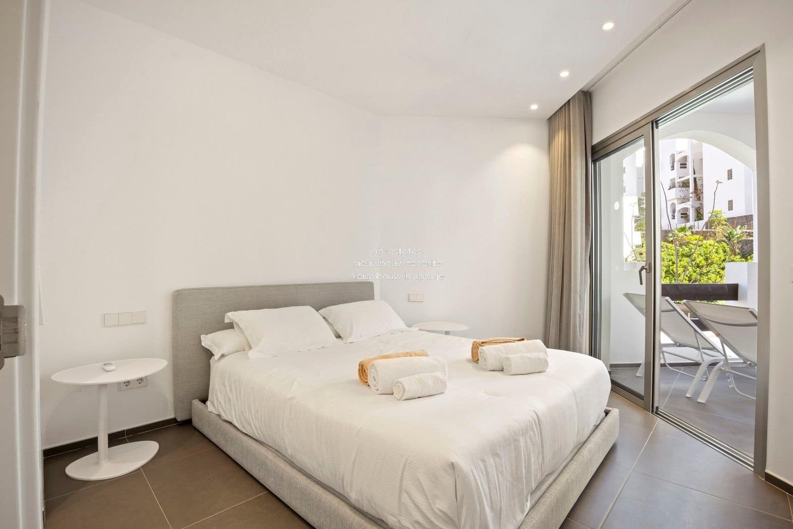 2 bedroom Flat for sale in Palm-Mar with pool garage - € 598,000 (Ref: 8456204)