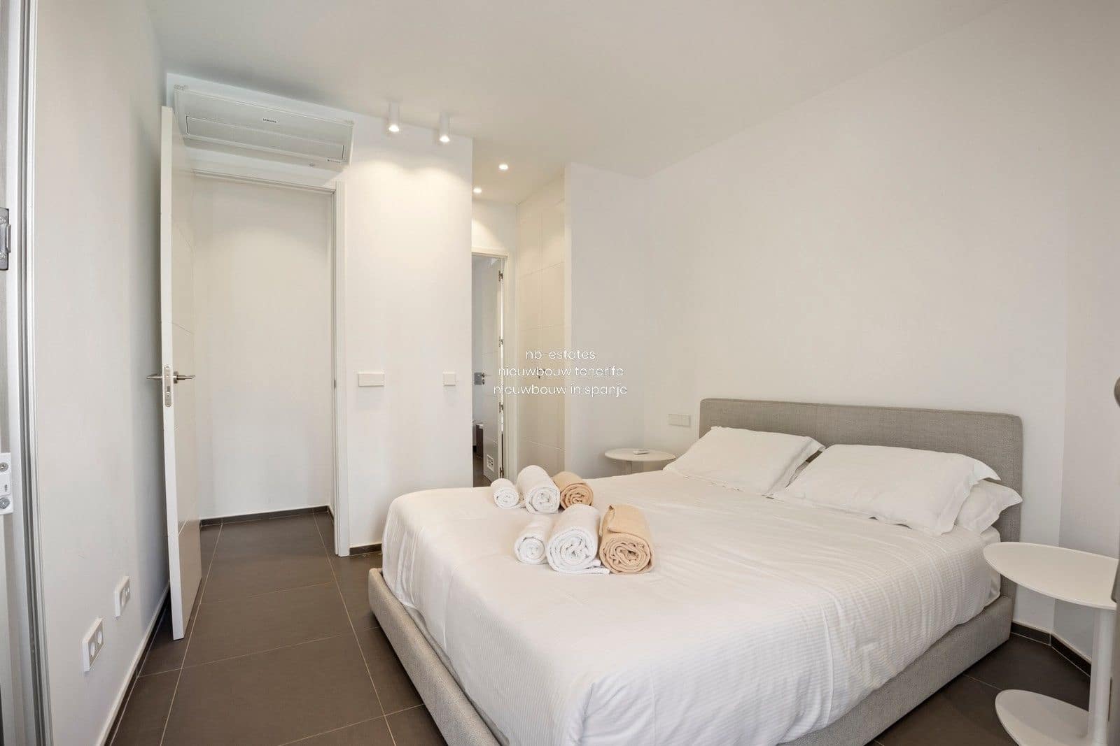 2 bedroom Flat for sale in Palm-Mar with pool garage - € 598,000 (Ref: 8456204)